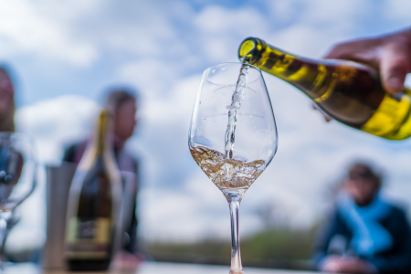 Instant de convivialité avec les vins du Val de Loire